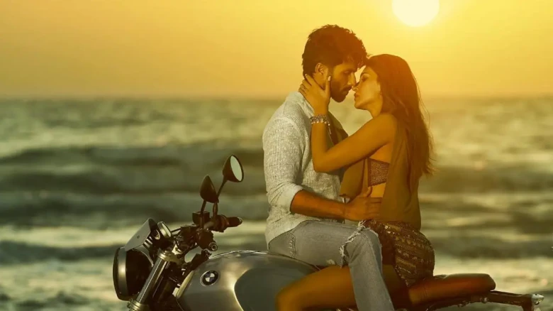 Shahid Kapoor and Kriti Sanon raise the temperature in a poster of untitled love story
