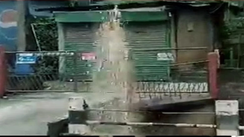Guwahati: Water pipe bursts at Hengerabari