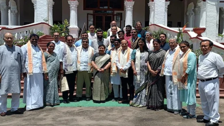 INDIA alliance MPs meet Governor Anusuiya Uikey; submits memorandum