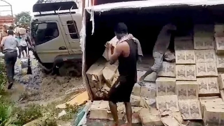 Assam: Vehicle carrying over 300 cartons of Arunachal-made liquor overturns on NH-15