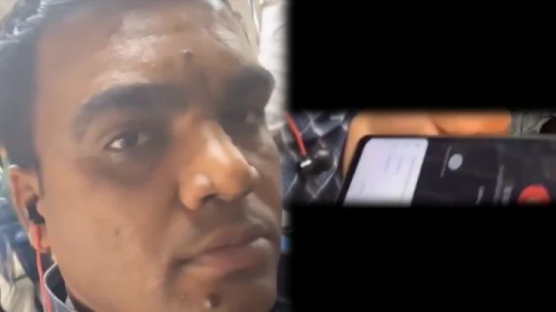 A Passenger Challenges a Man for Allegedly Watching Porn and Inappropriately Touching a Woman on the Delhi Metro