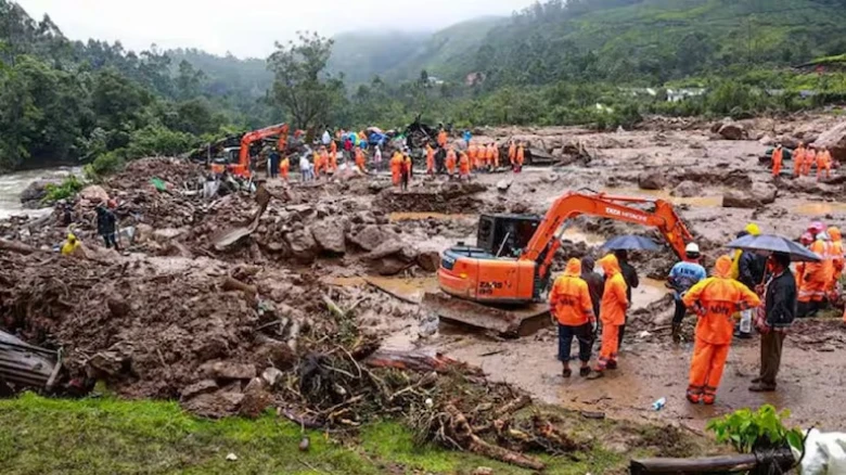 Massive landslides hit Kerala's Wayanad district: Around 40 Killed, hundreds trapped