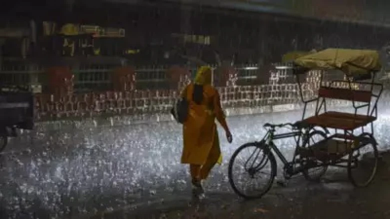বিহাৰত বৰষুণ-শিলাবৃষ্টি, বজ্ৰপাতে চলালে তাণ্ডৱলীলা