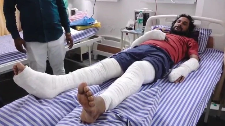 প্ৰেমিকৰ ওপৰত বীৰত্ব প্ৰেমিকাৰ! বিয়া নাপাতো বুলি কোৱা কাৰণে ভাঙি দিলে হাত-ভৰি