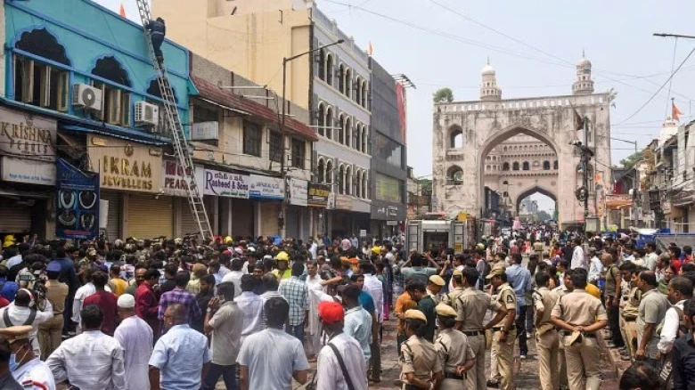 হায়দৰাবাদৰ 'চাৰমিনাৰʼৰ সমীপত অগ্নিকাণ্ড! ৮ টা শিশুসহ ১৭ জনৰ মৃত্যু